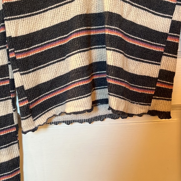 Urban Outfitters Long Sleeve - Picture 3 of 5